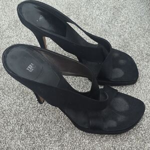 Vera Wang Elegant Black Heels